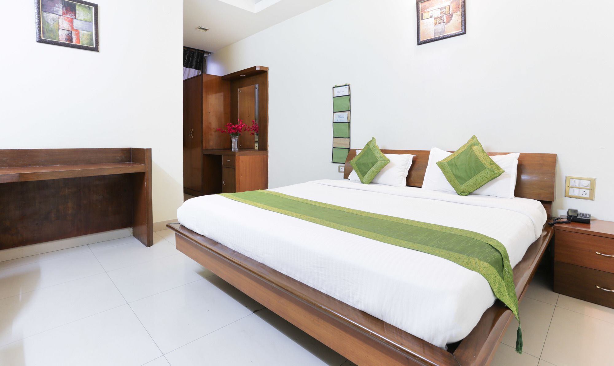Treebo Shanta Inn Lucknow Exterior foto