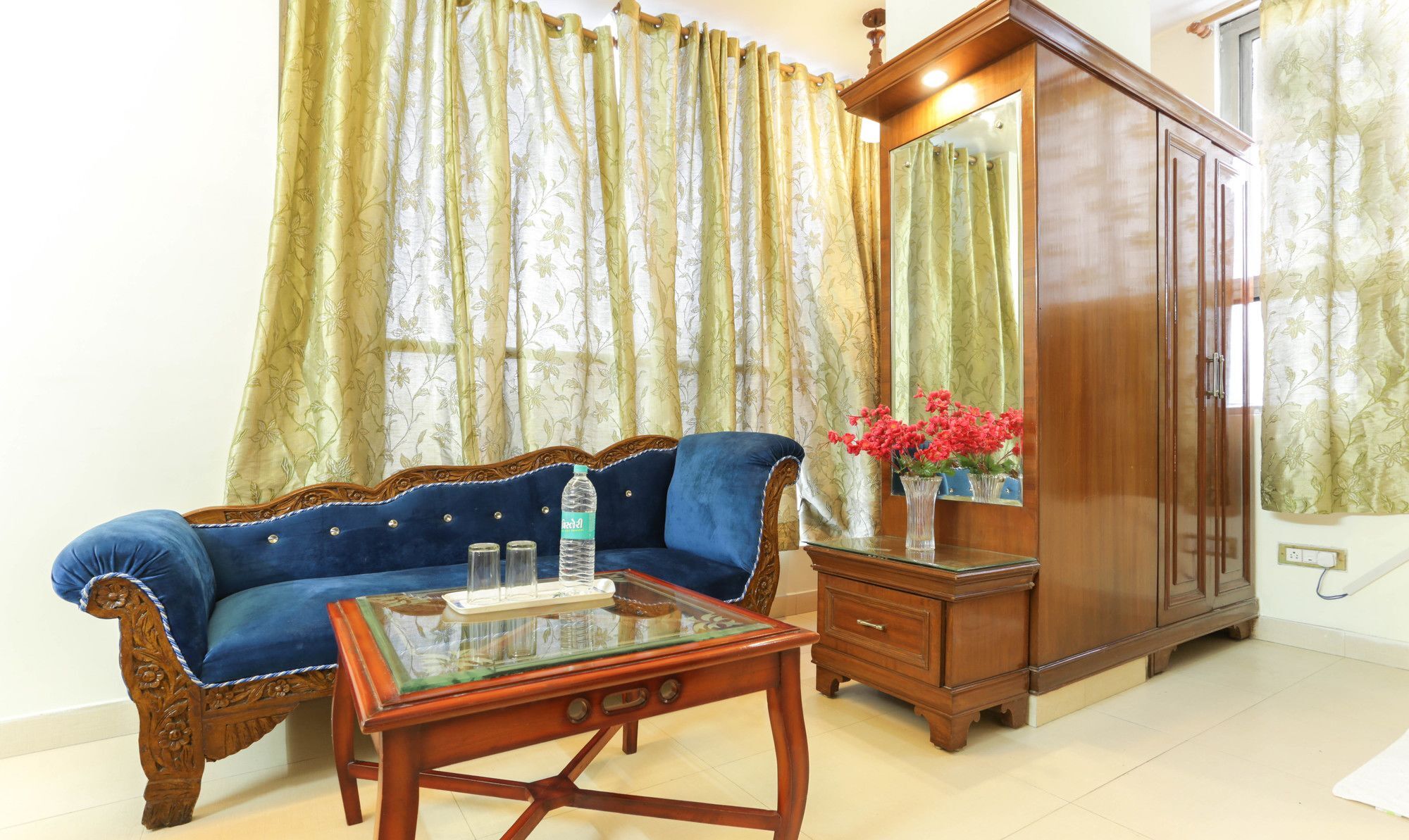 Treebo Shanta Inn Lucknow Exterior foto